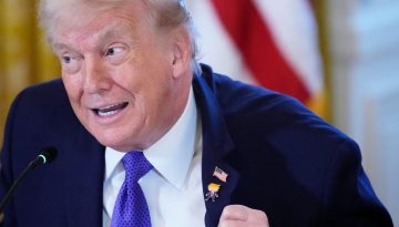 Παραλήρημα Τραμπ: «Ο δήμαρχος και ο κυβερνήτης υποκινούν εξέγερση στη Μινεσότα»