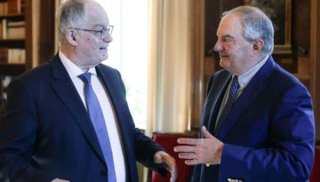 &Pi;&alpha;&rho;έ&lambda;&alpha;&sigma;&eta; &pi;&rho;ώ&eta;&nu; &pi;&rho;&omega;&theta;&upsilon;&pi;&omicron;&upsilon;&rho;&gamma;ώ&nu; &alpha;&pi;ό &tau;&eta;&nu; &Eta;&rho;ώ&delta;&omicron;&upsilon; &Alpha;&tau;&tau;&iota;&kappa;&omicron;ύ &ndash; &Tau;&alpha;&sigma;&omicron;ύ&lambda;&alpha;&sigmaf; &mu;&epsilon; &Kappa;&alpha;&rho;&alpha;&mu;&alpha;&nu;&lambda;ή