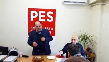 &Pi;&alpha;&rho;&alpha;&iota;&tau;ή&theta;&eta;&kappa;&epsilon; &mu;&epsilon; &alpha;&iota;&chi;&mu;έ&sigmaf; &omicron; &Gamma;&iota;ώ&rho;&gamma;&omicron;&sigmaf; &Mu;&pi;&omicron;&upsilon;&lambda;&mu;&pi;&alpha;&sigma;ά&kappa;&omicron;&sigmaf; &alpha;&pi;ό &tau;&omicron; &Pi;&alpha;&Sigma;&omicron;&Kappa; &ndash; &laquo;&Delta;&upsilon;&sigma;&tau;&upsilon;&chi;ώ&sigmaf; &alpha;&rho;&gamma;ά &nu;&alpha; &xi;&alpha;&nu;&alpha;&gamma;ί&nu;&epsilon;&iota; &pi;&rho;&omega;&tau;&alpha;&gamma;&omega;&nu;&iota;&sigma;&tau;ή&sigmaf;&raquo;