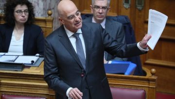 &laquo;&Pi;έ&rho;&alpha;&sigma;&epsilon;&raquo; &tau;&omicron; &nu;&omicron;&mu;&omicron;&sigma;&chi;έ&delta;&iota;&omicron; &gamma;&iota;&alpha; &tau;&iota;&sigmaf; Έ&nu;&omicron;&pi;&lambda;&epsilon;&sigmaf; &Delta;&upsilon;&nu;ά&mu;&epsilon;&iota;&sigmaf; &ndash; &Pi;&upsilon;&rho;ά &alpha;&pi;ό &alpha;&nu;&tau;&iota;&pi;&omicron;&lambda;ί&tau;&epsilon;&upsilon;&sigma;&eta; &kappa;&alpha;&iota; &laquo;&gamma;&alpha;&lambda;ά&zeta;&iota;&omicron;&upsilon;&sigmaf;&raquo;