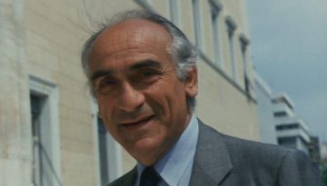 &Pi;έ&theta;&alpha;&nu;&epsilon; &omicron; &Alpha;&lambda;έ&xi;&alpha;&nu;&delta;&rho;&omicron;&sigmaf; &Pi;&alpha;&pi;&alpha;&delta;ό&gamma;&gamma;&omicron;&nu;&alpha;&sigmaf;, &alpha;&nu;&tau;&iota;&nu;&alpha;ύ&alpha;&rho;&chi;&omicron;&sigmaf; &kappa;&alpha;&iota; &pi;&rho;ώ&eta;&nu; &upsilon;&pi;&omicron;&upsilon;&rho;&gamma;ό&sigmaf; &tau;&eta;&sigmaf; &Nu;&Delta; &ndash; &Tau;&omicron; &mu;ή&nu;&upsilon;&mu;&alpha; &Delta;έ&nu;&delta;&iota;&alpha;