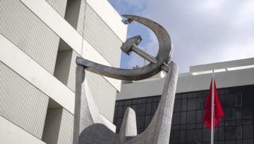 &Pi;έ&theta;&alpha;&nu;&epsilon; &omicron; &Mu;ά&kappa;&eta;&sigmaf; &Alpha;&mu;&pi;&alpha;&tau;&iota;έ&lambda;&omicron;&sigmaf;, &iota;&sigma;&tau;&omicron;&rho;&iota;&kappa;ό &sigma;&tau;έ&lambda;&epsilon;&chi;&omicron;&sigmaf; &tau;&omicron;&upsilon; &Kappa;&Kappa;&Epsilon;