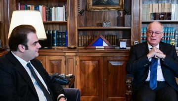 Πιερρακάκης στον Τασούλα: Στόχος για το 2026 η ανάπτυξη να φτάσει σε κάθε σπίτι