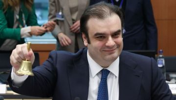 Πιερρακάκης  Βαρουφάκης: Οι αντίθετοι… βίοι και το νήμα που πιάνεται 11 χρόνια μετά, στον ίδιο χώρο