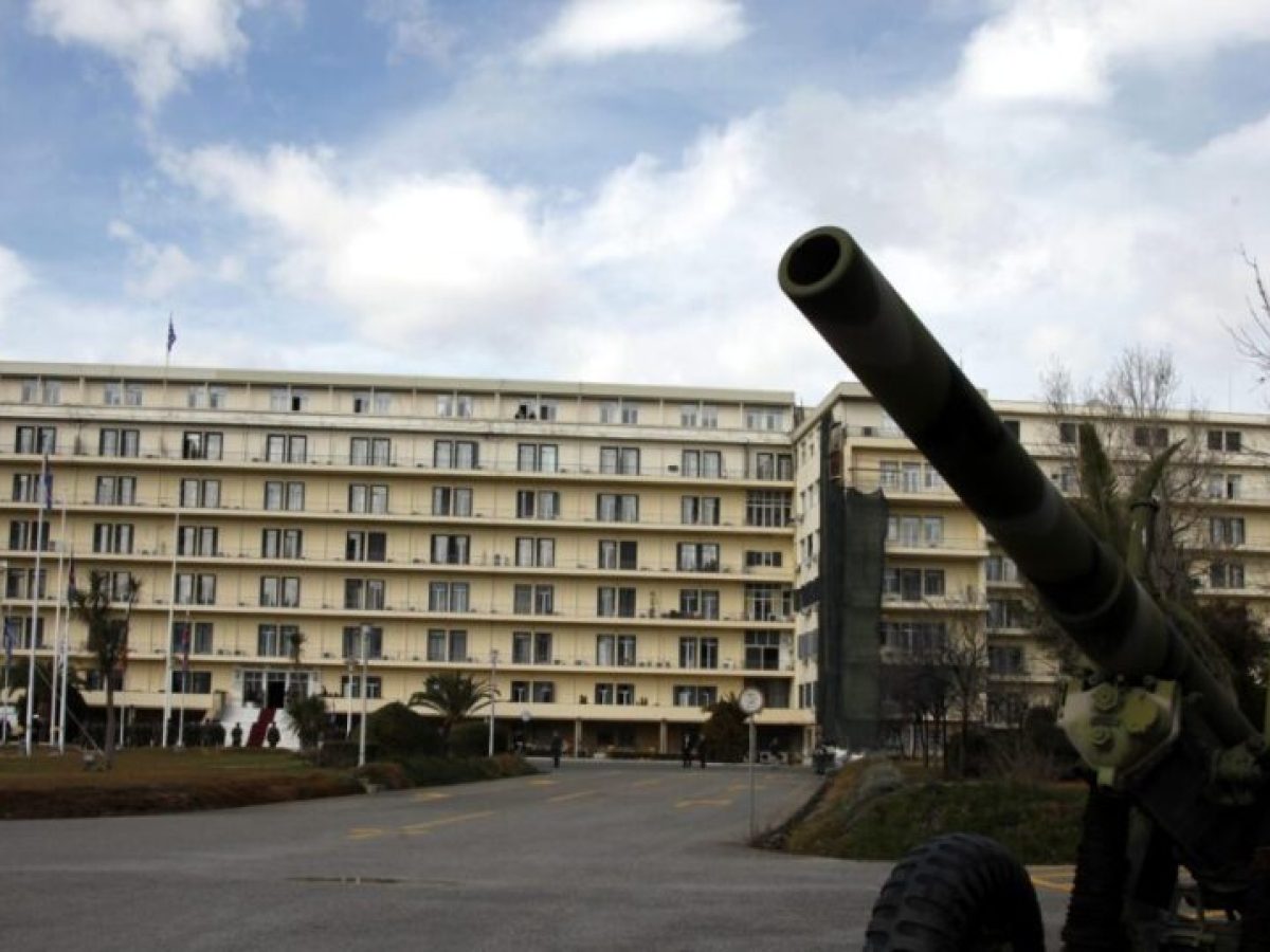 Πηγές ΥΠΕΘΑ διαψεύδουν τα δημοσιεύματα για πώληση του κτιρίου του Πολεμικού Ναυτικού στην Πλατεία Κλαυθμώνος