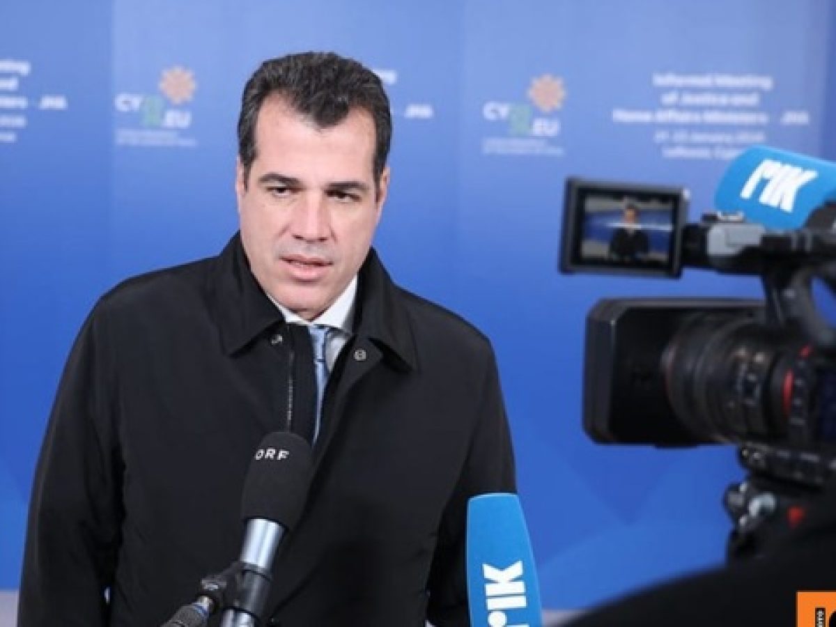 Πλεύρης από Λευκωσία: Έμφαση σε σύνορα, αποτροπή και επιστροφές μεταναστών