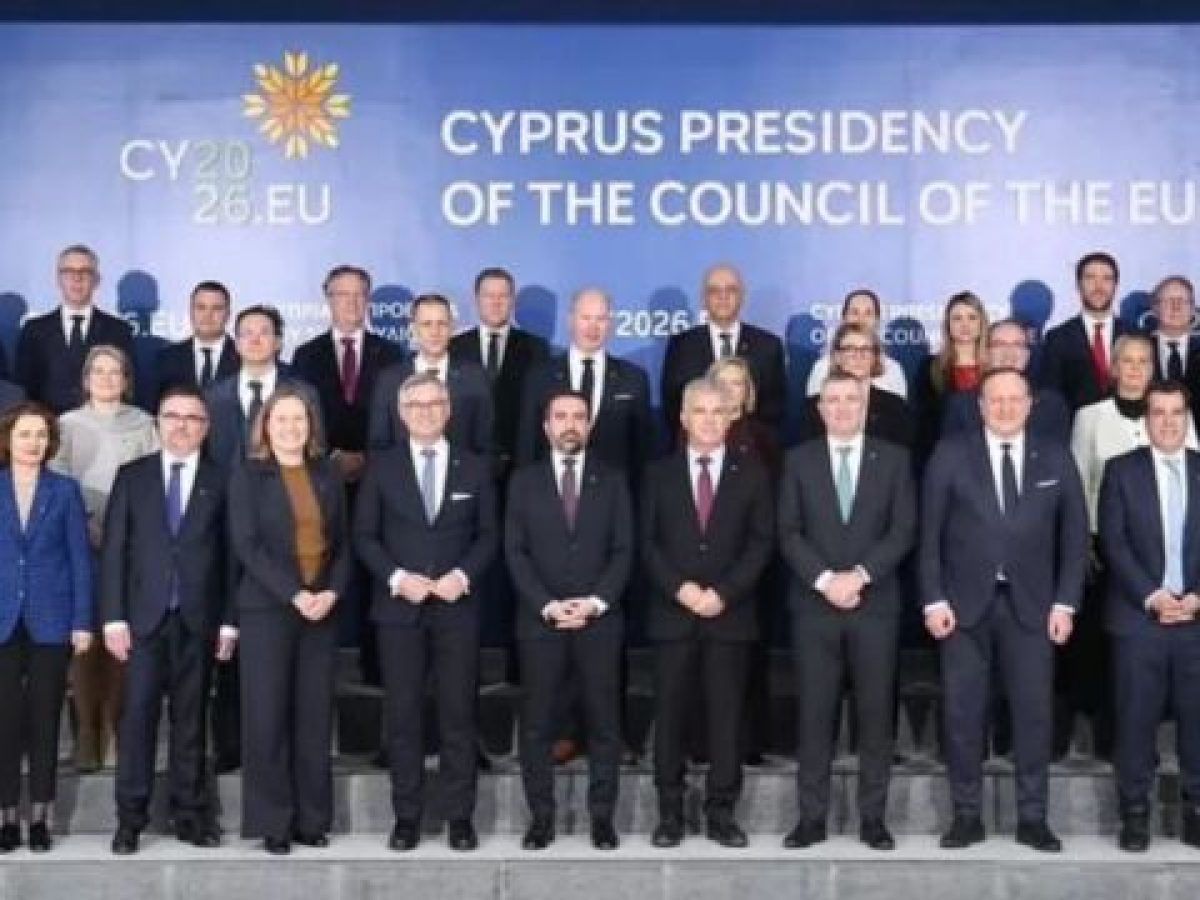 Πλεύρης από Λευκωσία: Μήνυμα για αυστηρότερη μεταναστευτική πολιτική