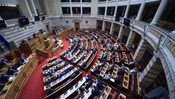 «Πλημμύρα» έντασης στη Βουλή για το αγροτικό  – Φωνές, αποχωρήσεις και διακοπή της Ολομέλειας