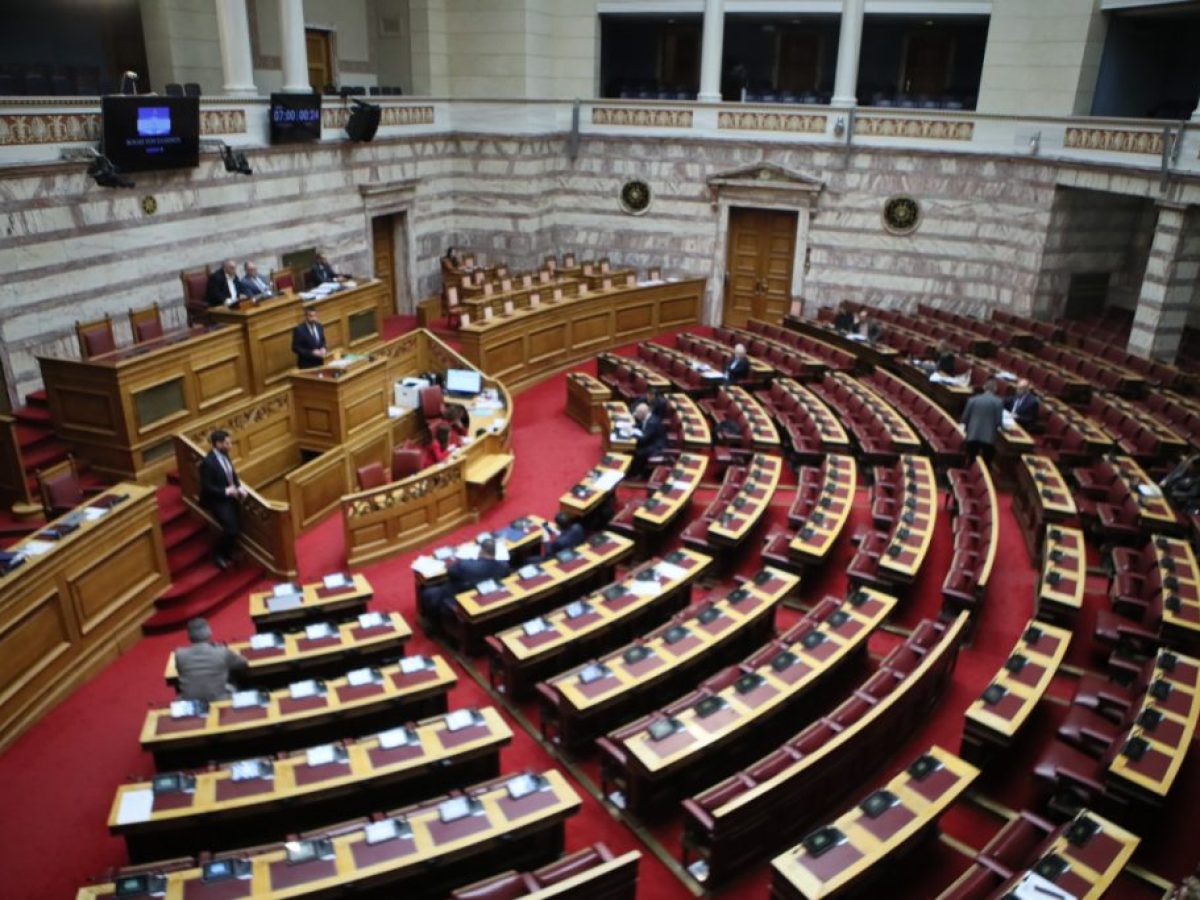 Πώς σχολίασαν στη Βουλή την υποδοχή του Κίμωνα – Το δώρο του ΠτΔ