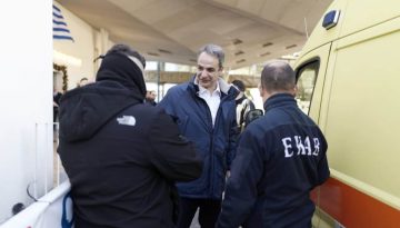 Πρωτοχρονιάτικο σόου Μητσοτάκη με επίσκεψη στο νοσοκομείο «Γεννηματάς»