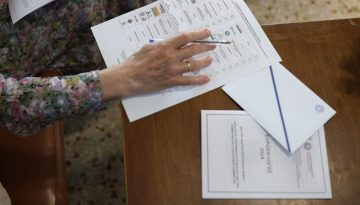 Ψήφος αποδήμων: Εκλογική «προθέρμανση» από την κυβέρνηση