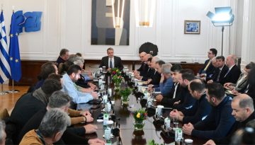 Ραντεβού στα τυφλά: Γιατί η συνάντηση Μητσοτάκη – αγροτών δεν φέρνει αισιοδοξία για λύση των μπλόκων 