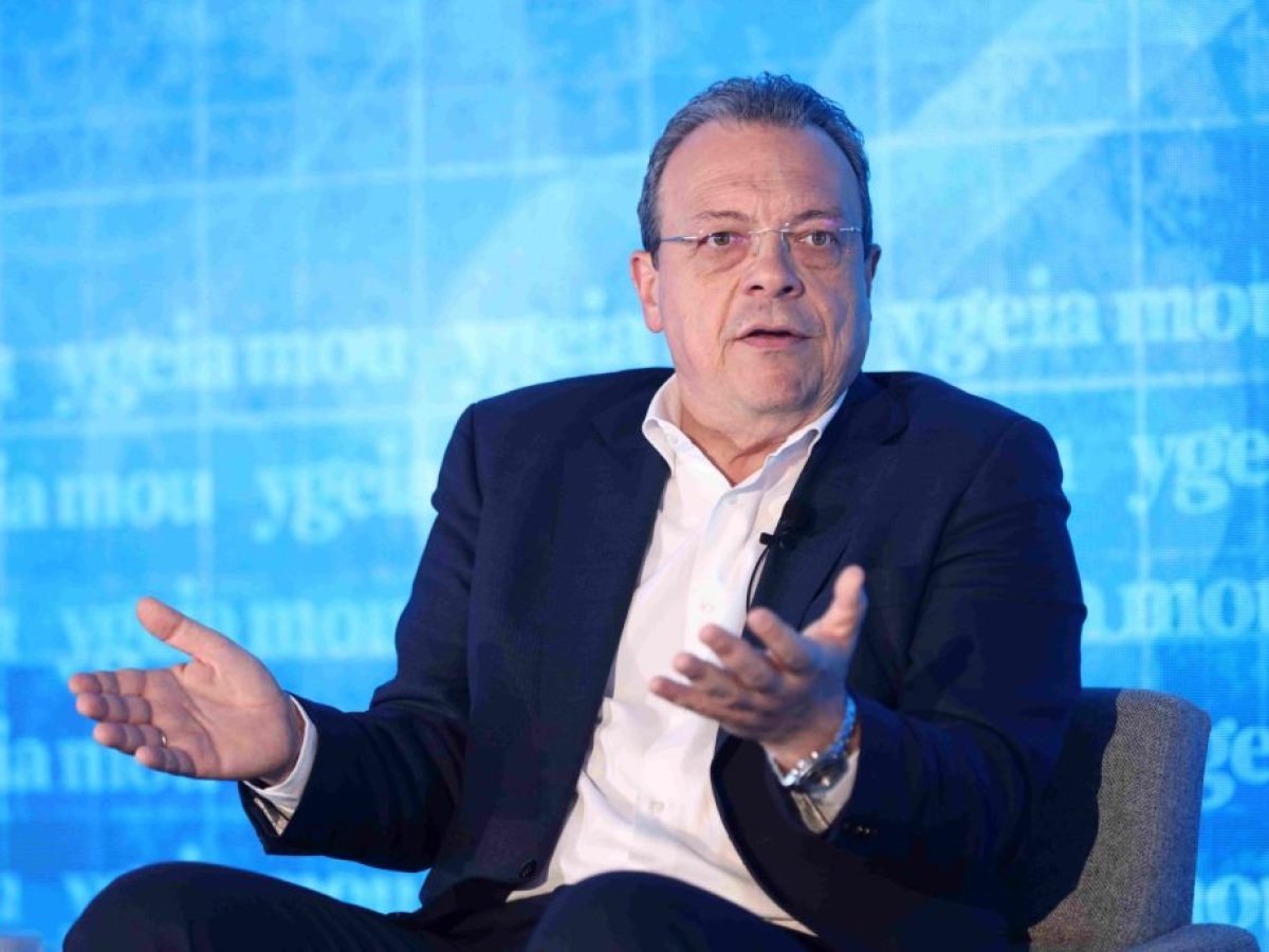 Σ. Φάμελλος για λαϊκές αγορές: Η κυβέρνηση στέλνει τους καταναλωτές στα σούπερ μάρκετ