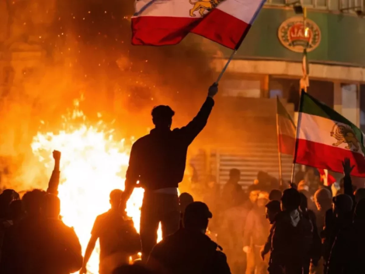 Σάλος με Ελληνα πολιτικό αρχηγό που ζητά από την Ευρωπαϊκή Ενωση να βομβαρδίσει το Ιράν