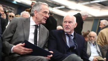 Σαμαράς, Παπανδρέου, Βενιζέλος και όλο το ΠΑΣΟΚ στην ΕΣΗΕΑ για τον Σήφη Βαλυράκη – Τα «πηγαδάκια» και οι αγκαλιές