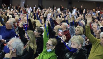 &Sigma;&upsilon;&mu;&beta;&iota;&beta;&alpha;&sigma;&mu;ό&sigmaf; &sigma;&tau;&eta; &Nu;&Epsilon;&Alpha;&Rho;: &Pi;ώ&sigmaf; &alpha;&pi;&omicron;&phi;&epsilon;ύ&chi;&theta;&eta;&kappa;&epsilon; &eta; &rho;ή&xi;&eta; &alpha;&nu;ά&mu;&epsilon;&sigma;&alpha; &sigma;&epsilon; &Chi;&alpha;&rho;ί&tau;&sigma;&eta; &ndash; &Sigma;&alpha;&kappa;&epsilon;&lambda;&lambda;&alpha;&rho;ί&delta;&eta;