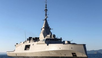 Συνάντηση Δένδια με τη Γαλλίδα ομόλογό του στη Φρεγάτα «Κίμων»