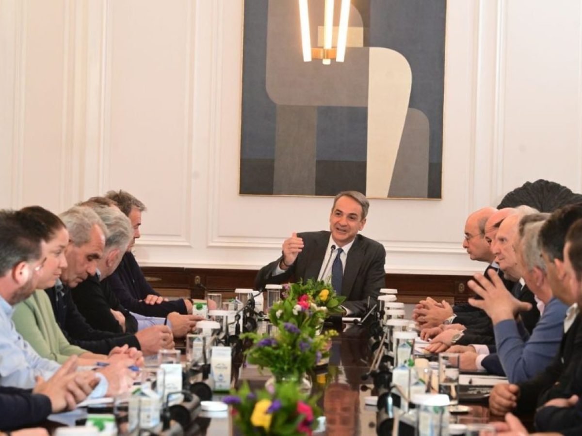 Συνάντηση Μητσοτακη με αγρότες: Λόγια, λόγια, λόγια