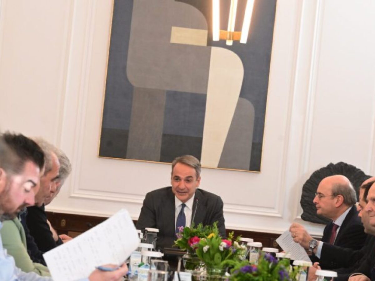 Συνάντηση Μητσοτάκη με αγρότες: «Παράθυρο» για βελτιώσεις – Στο τραπέζι λύσεις για ΑΤΑΚ και ρεύμα