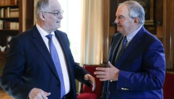 &Sigma;&upsilon;&nu;ά&nu;&tau;&eta;&sigma;&eta; &Tau;&alpha;&sigma;&omicron;ύ&lambda;&alpha; &mu;&epsilon; &Kappa;&alpha;&rho;&alpha;&mu;&alpha;&nu;&lambda;ή &sigma;&tau;&omicron; &Pi;&rho;&omicron;&epsilon;&delta;&rho;&iota;&kappa;ό &Mu;έ&gamma;&alpha;&rho;&omicron;