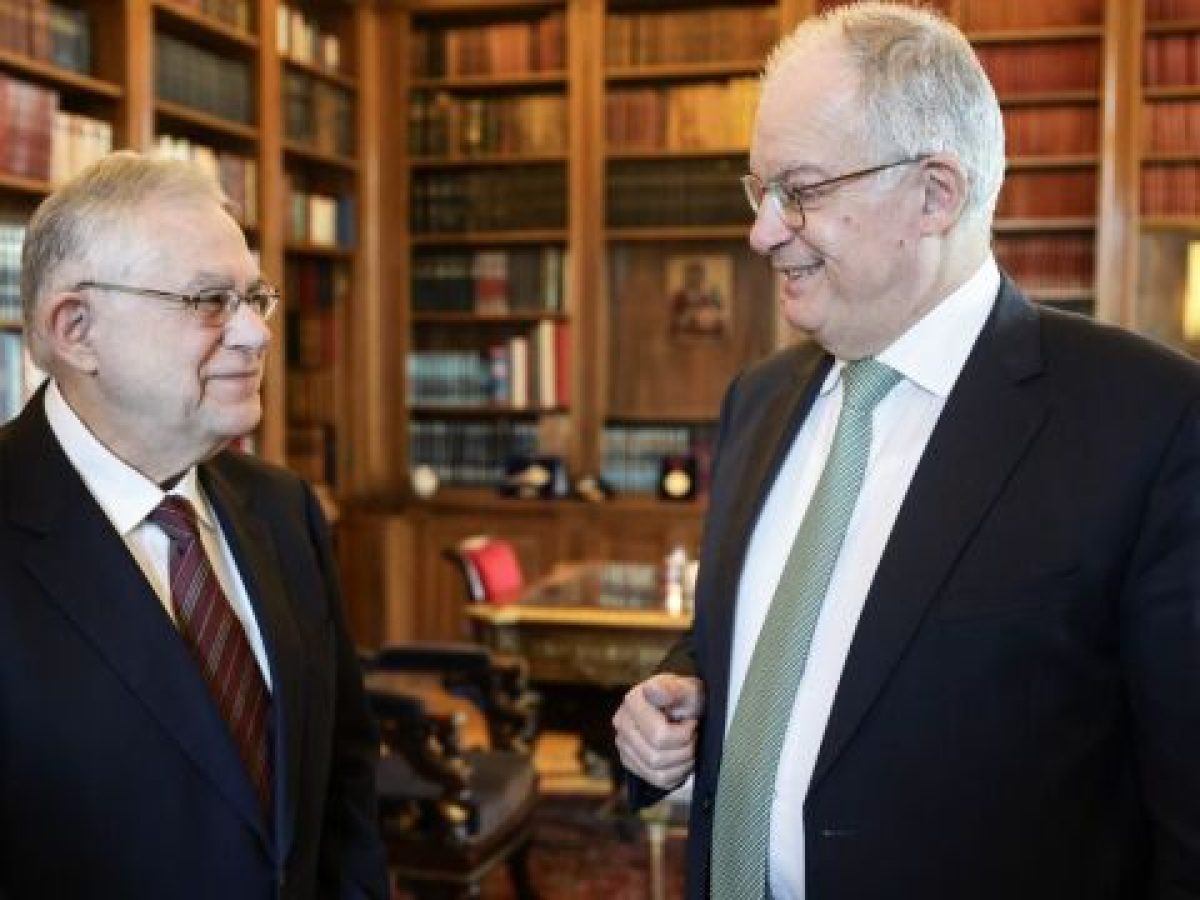 Συνάντηση Τασούλα με Παπαδήμο στο προεδρικό: Εκτίμηση για τις διεθνείς εξελίξεις και τις επιπτώσεις στο ελληνικό γίγνεσθα