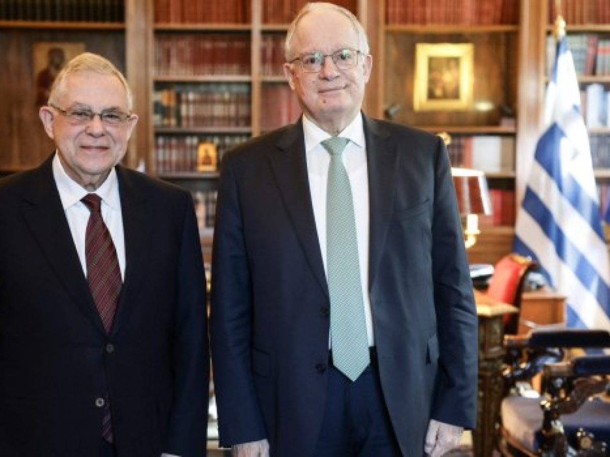 Συνάντηση Τασούλα με Παπαδήμο – Στο επίκεντρο οικονομικές και πολιτικές προκλήσεις