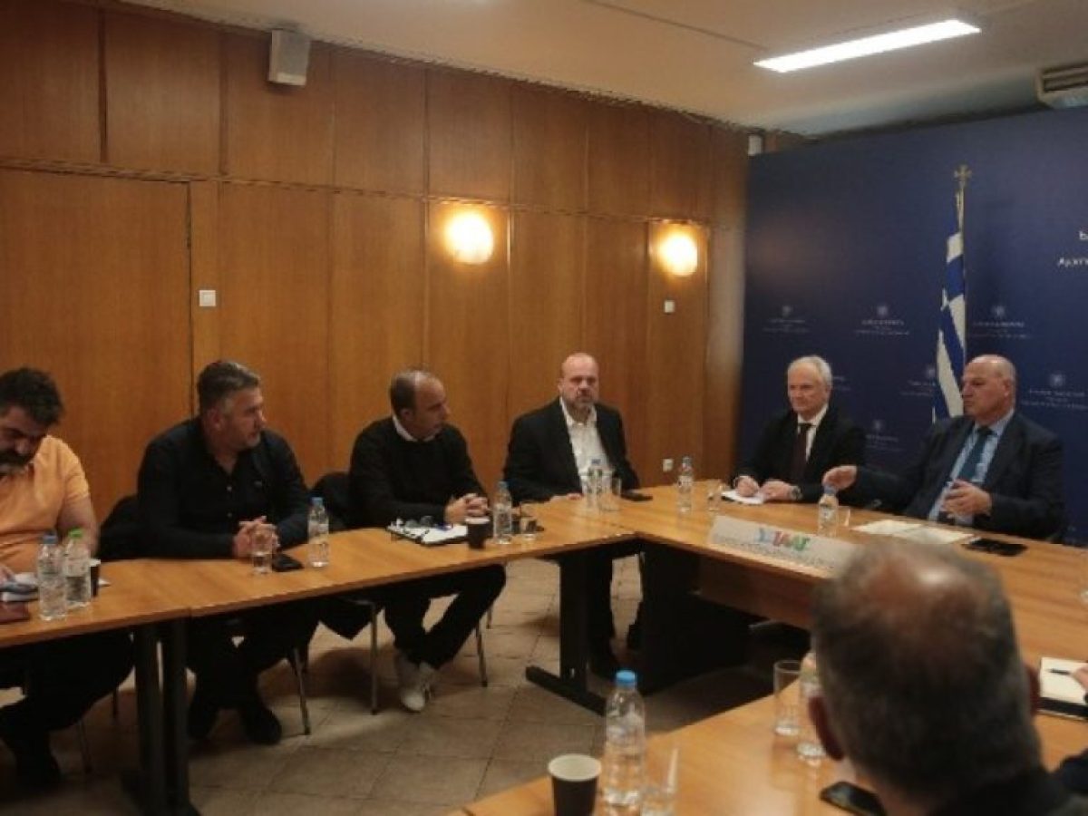 Συνάντηση Τσιάρα με εκπροσώπους των μπλόκων: «Ο καθένας να αναλάβει την ευθύνη που του αναλογεί», είπε ο υπουργός