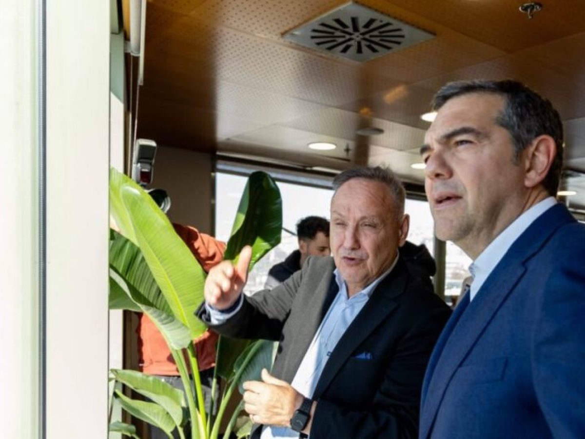 Συνάντηση Τσίπρα με Αγγελούδη στη Θεσσαλονίκη: Η «Ιθάκη», η τρίλιζα και το γραφείο που θύμισε Μπουτάρη