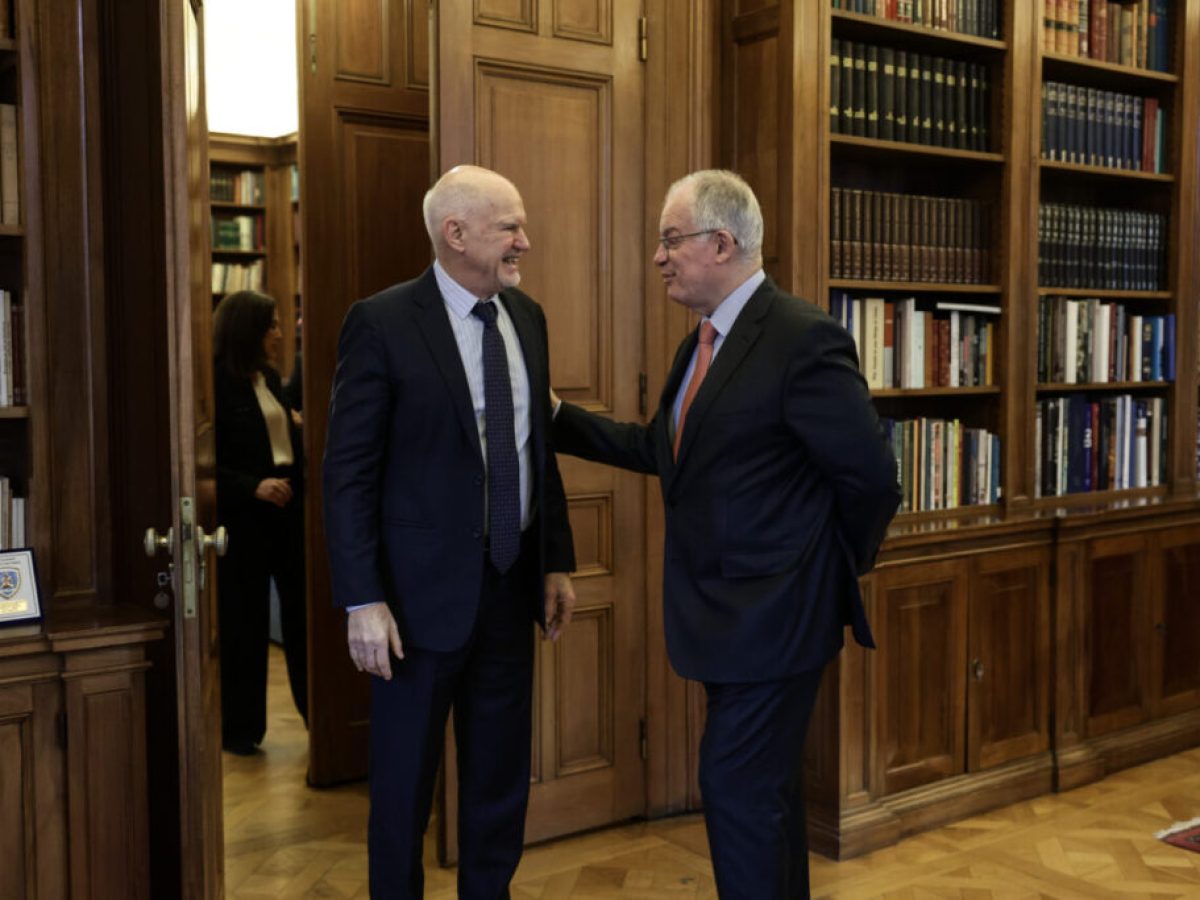 Συνταγματική αναθεώρηση και οι «απαραίτητες συγκλίσεις» στο τετ α τετ Τασούλα – Παπανδρέου