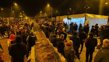 ΣΥΝΤΕΤΑΓΜΕΝΑ ΚΑΙ ΜΕ ΨΗΛΑ ΤΟ ΚΕΦΑΛΙ Η ΑΠΟΧΩΡΗΣΗ ΑΠΟ ΤΑ ΜΠΛΟΚΑ: Εφόδια για αγωνιστική συνέχεια η οργάνωση, η ενότητα και η