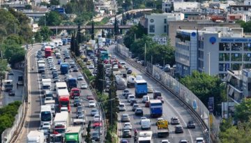 Σύσκεψη για το κυκλοφοριακό: Προτάσεις για μείωση φορτηγών στον Κηφισό, έξυπνα φανάρια, νέους οδικούς άξονες