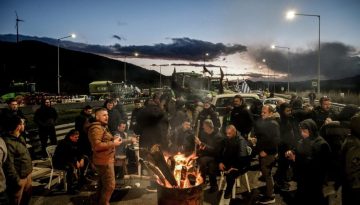&Sigma;&kappa;&lambda;&eta;&rho;&omicron; &mu;&pi;&rho;&alpha; &nu;&tau;&epsilon; &phi;&epsilon;&rho;: Ό&chi;&iota; &sigma;&tau;&omicron;&nu; &delta;&iota;ά&lambda;&omicron;&gamma;&omicron; &alpha;&pi;ό &alpha;&gamma;&rho;ό&tau;&epsilon;&sigmaf; &Nu;ί&kappa;&alpha;&iota;&alpha;&sigmaf;, &Kappa;&alpha;&rho;&delta;ί&tau;&sigma;&alpha;&sigmaf; &kappa;&alpha;&iota; &Kappa;&rho;ή&tau;&eta;&sigmaf; &ndash; &Theta;&alpha; &epsilon;&phi;&alpha;&rho;&mu;&omicron;&sigma;&tau;&epsilon;ί &omicron; &nu;ό&mu;&omicron;&sigmaf; &lambda;έ&epsilon;&iota; &eta; &kappa;&upsilon;&beta;έ&rho;&nu;&eta;&sigma;&eta;
