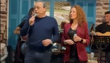 &Sigma;&omega;&kappa;&rho;ά&tau;&eta;&sigmaf; &Phi;ά&mu;&epsilon;&lambda;&lambda;&omicron;&sigmaf;: Έ&pi;&iota;&alpha;&sigma;&epsilon; &tau;&omicron; &mu;&iota;&kappa;&rho;ό&phi;&omega;&nu;&omicron; &kappa;&alpha;&iota; &tau;&rho;&alpha;&gamma;&omicron;ύ&delta;&eta;&sigma;&epsilon; &sigma;&tau;&eta;&nu; &kappa;&omicron;&pi;ή &tau;&eta;&sigmaf; &pi;ί&tau;&alpha;&sigmaf; &tau;&omicron;&upsilon; &Sigma;&Upsilon;&Rho;&Iota;&Zeta;&Alpha; (&beta;ί&nu;&tau;&epsilon;&omicron;)