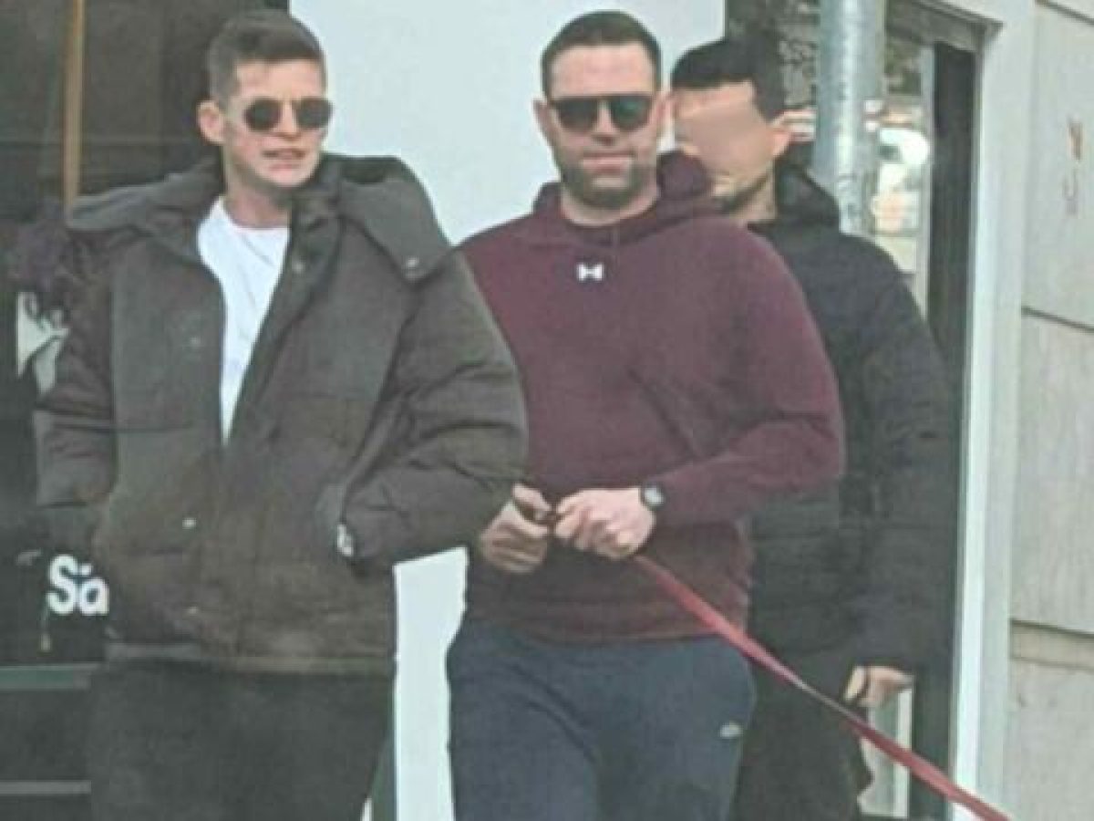 Στέφανος Κασσελάκης: Χαλαρή βόλτα με τον σύζυγό του, Τάιλερ στο Κολωνάκι (Εικόνες)