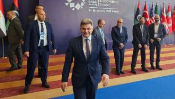 &Sigma;&tau;&eta; &Lambda;&iota;&beta;ύ&eta; &omicron; &Phi;&alpha;&rho;&alpha;&nu;&tau;&omicron;ύ&rho;&eta;&sigmaf; &ndash; &Tau;&alpha; &rho;&alpha;&nu;&tau;&epsilon;&beta;&omicron;ύ &mu;&epsilon; &tau;&omicron;&nu; &Pi;&rho;&omega;&theta;&upsilon;&pi;&omicron;&upsilon;&rho;&gamma;ό &kappa;&alpha;&iota; &tau;&omicron;&nu; &Upsilon;&pi;&omicron;&upsilon;&rho;&gamma;ό &Pi;&epsilon;&tau;&rho;&epsilon;&lambda;&alpha;ί&omicron;&upsilon;