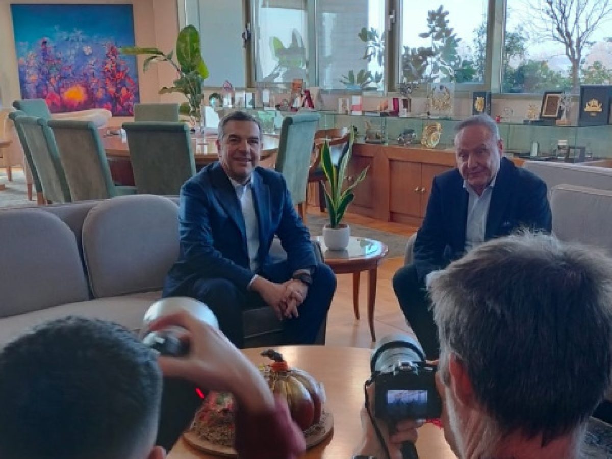 Στη Θεσσαλονίκη για την παρουσίαση της «Ιθάκης» ο Τσίπρας, συναντήθηκε με τον δήμαρχο και τον Μητροπολίτη της πόλης