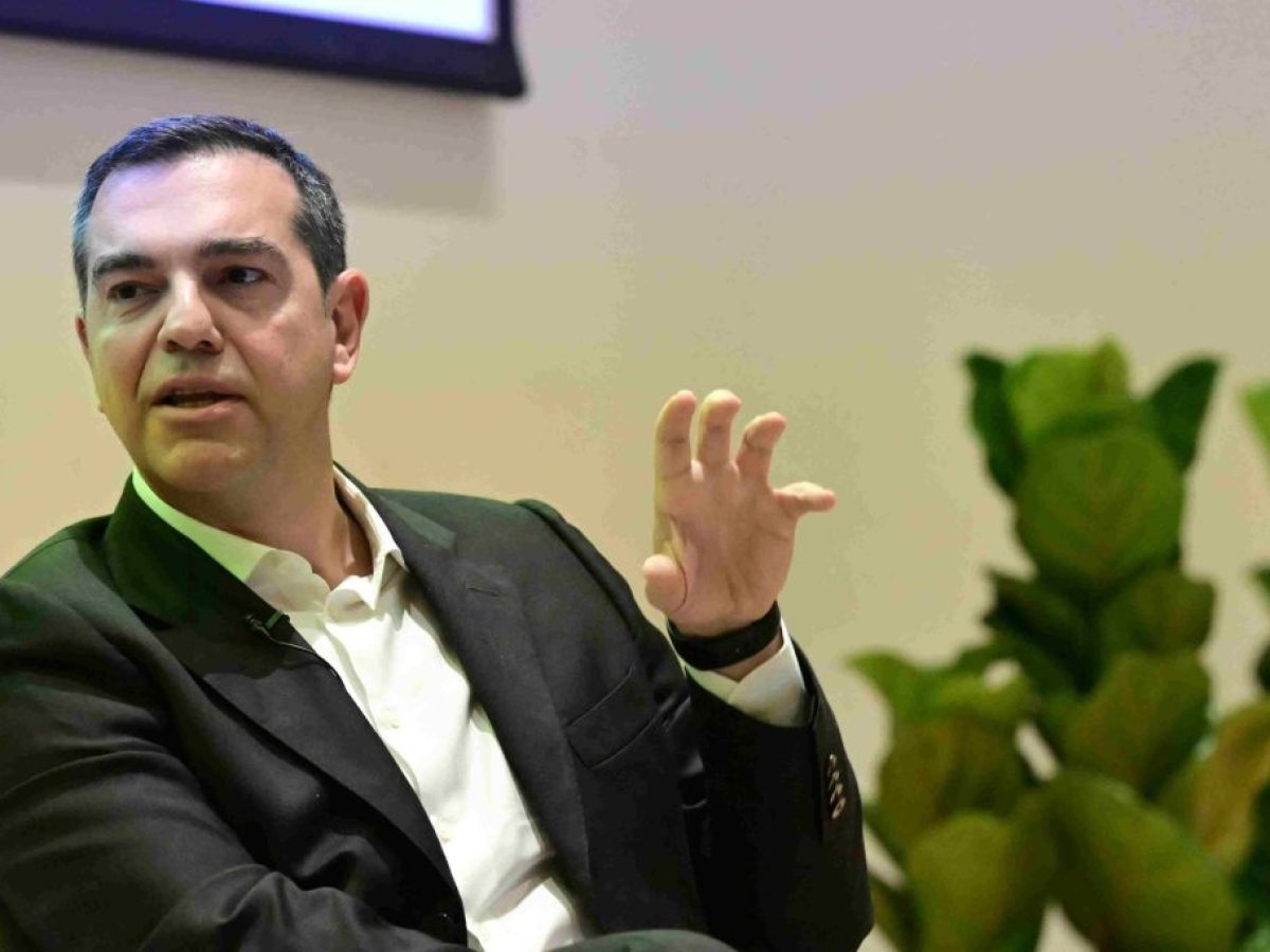 Στη Θεσσαλονίκη ο Α. Τσίπρας για το βιβλίο του – Ένταση με προσαγωγές, vid