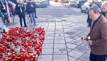 Στην Τούμπα ο Φάμελλος, άφησε ένα λευκό τριαντάφυλλο στη μνήμη των 7 οπαδών του ΠΑΟΚ