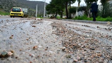 Στην Άνω Γλυφάδα, που επλήγη από τις πλημμύρες, κλιμάκιο του ΠΑΣΟΚ