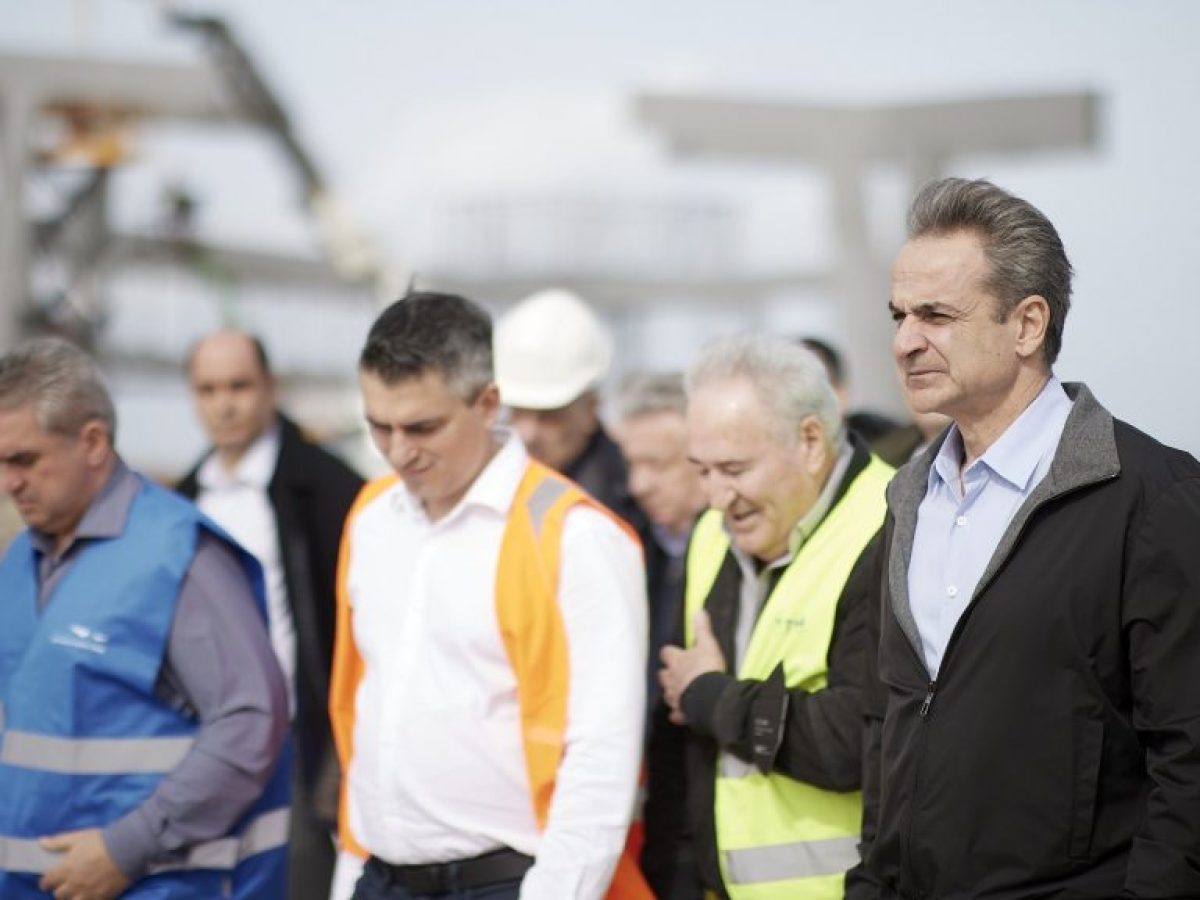 Στο αεροδρόμιο Καστελίου ο Μητσοτάκης: «Η Κρήτη αλλάζει» – Υπογράφεται συμφωνία για την προμήθεια εξοπλισμού αεροναυτιλία