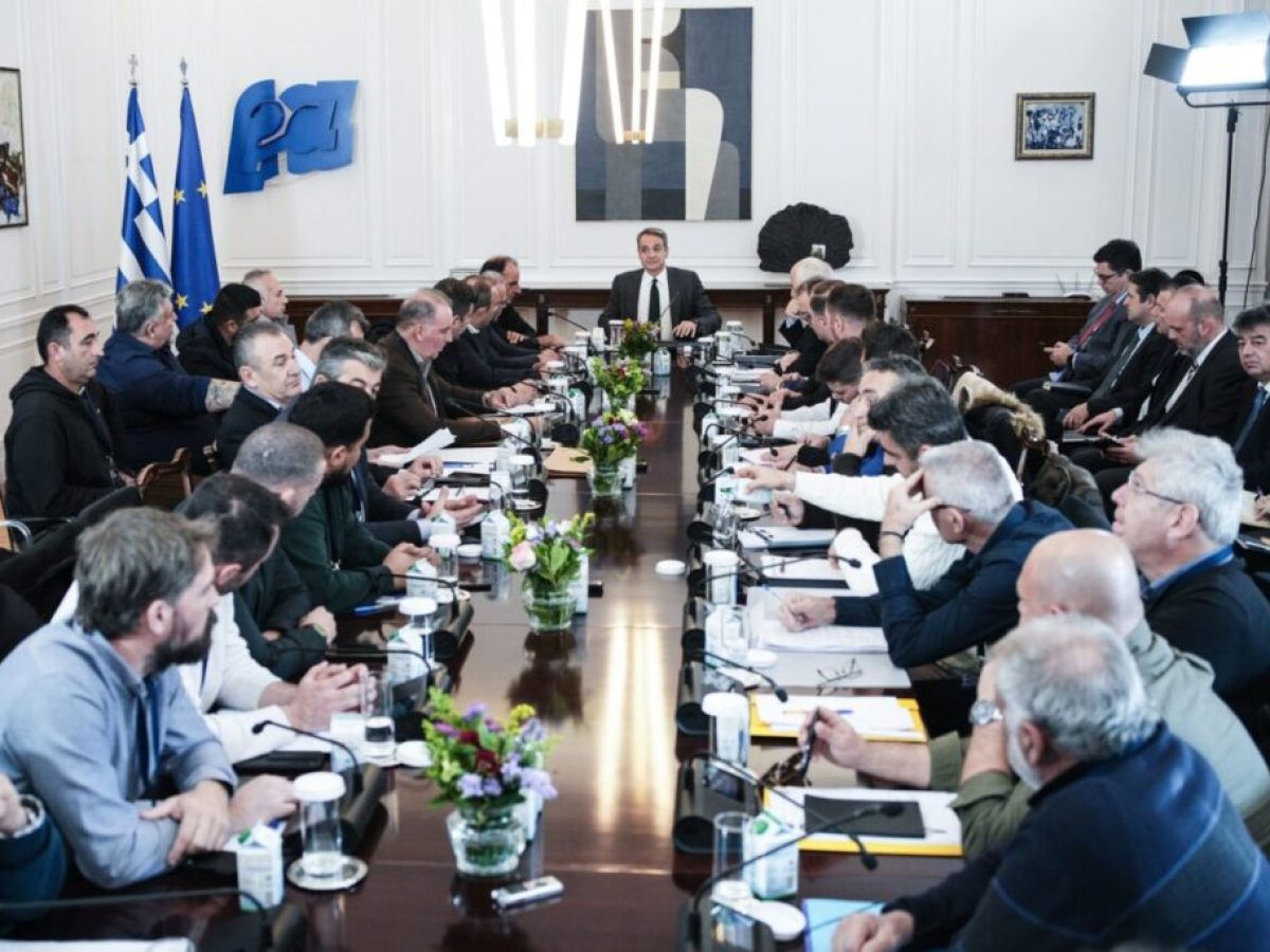 Στο Μαξίμου οι «σκληροί» από τα μπλόκα – πήγε και ο Ανεστίδης απ’ έξω