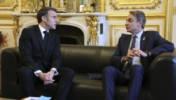 Στο Παρίσι ο Μητσοτάκης για τη συμμαχία των προθύμων