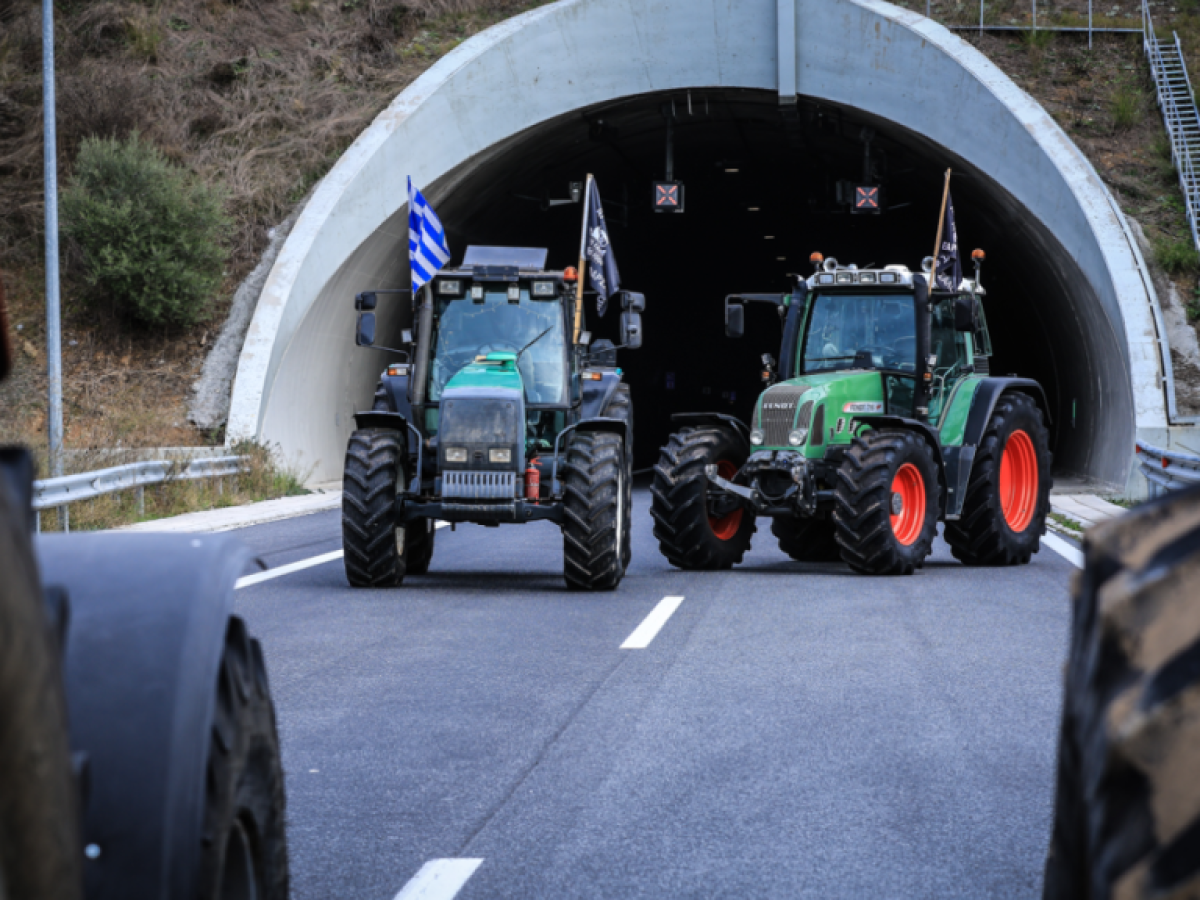 Τα μπλόκα, το διαφαινόμενο αδιέξοδο και το plan B