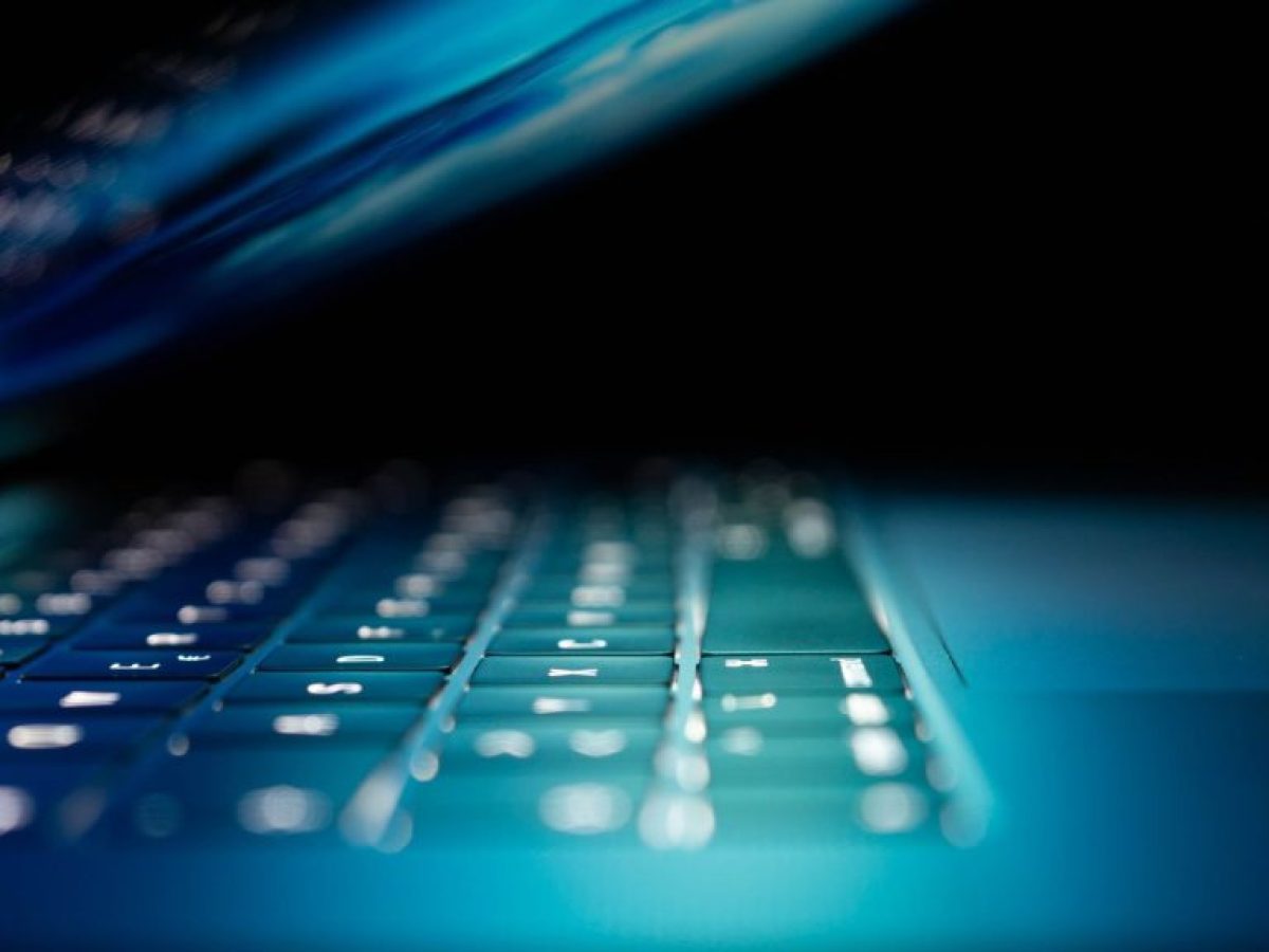 Τα εθνικά και η «ψέκα» του διαδικτύου