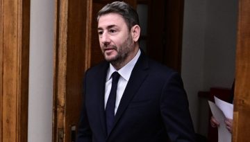 Τι φέρνει ανησυχία στο ΠΑΣΟΚ από Καρυστιανού και Τσίπρα – Σύγκρουση για τη ΔΕΗ μετά το «μπλόκο» στον Ανδρουλάκη –