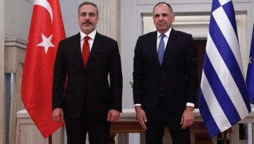 &Tau;&eta;&lambda;&epsilon;&phi;&omega;&nu;&iota;&kappa;ή &epsilon;&pi;&iota;&kappa;&omicron;&iota;&nu;&omega;&nu;ί&alpha; &Gamma;&epsilon;&rho;&alpha;&pi;&epsilon;&tau;&rho;ί&tau;&eta; &mu;&epsilon; &Phi;&iota;&nu;&tau;ά&nu; &ndash; &Sigma;&tau;&omicron; &epsilon;&pi;ί&kappa;&epsilon;&nu;&tau;&rho;&omicron; &omicron;&iota; &epsilon;&lambda;&lambda;&eta;&nu;&omicron;&tau;&omicron;&upsilon;&rho;&kappa;&iota;&kappa;έ&sigmaf; &sigma;&chi;έ&sigma;&epsilon;&iota;&sigmaf;