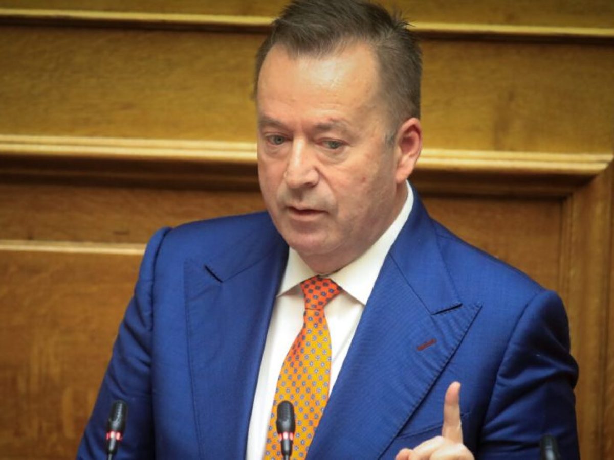 Το 112 «αναστάτωσε» τη Βουλή: «Τι γίνεται ρε παιδιά;» – «Για εσάς είναι, ήρθε η ώρα να φύγετε»