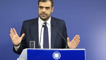 &Tau;&omicron; &mu;ή&nu;&upsilon;&mu;&alpha; &Mu;&alpha;&rho;&iota;&nu;ά&kappa;&eta; &sigma;&tau;&omicron;&upsilon;&sigmaf; &alpha;&gamma;&rho;ό&tau;&epsilon;&sigmaf;: &Delta;&iota;ά&lambda;&omicron;&gamma;&omicron;&sigmaf; &nu;&alpha;&iota;, &nu;έ&alpha; &mu;έ&tau;&rho;&alpha; ό&chi;&iota; &ndash; &Epsilon;&tau;&omicron;&iota;&mu;&eta; &eta; &alpha;&sigma;&tau;&upsilon;&nu;&omicron;&mu;ί&alpha;