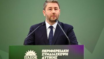 Το ΠΑΣΟΚ αντιμέτωπο με τον εαυτό του και με απλά μαθήματα ηγεσίας