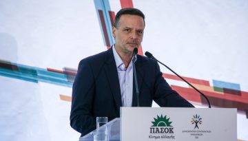 Το ΠΑΣΟΚ μπροστά στο συνέδριο: Διλήμματα, διευρύνσεις και δημοσκοπική πίεση